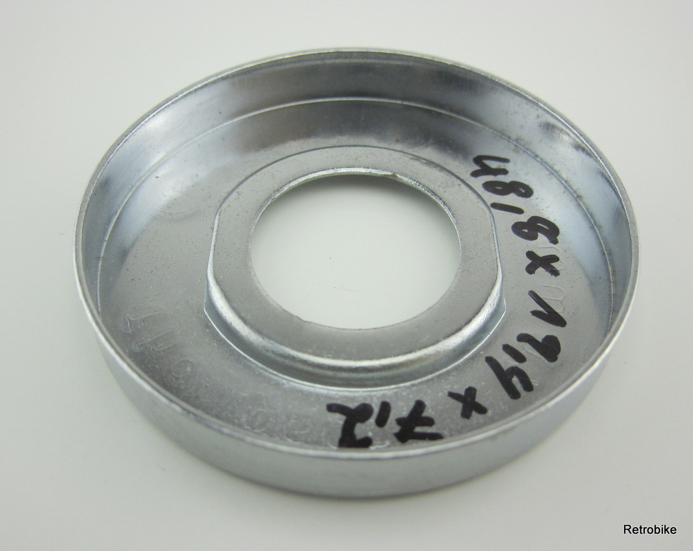 Bottom bracket clearance dust cover