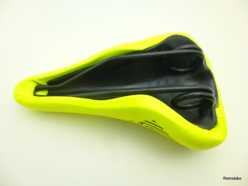 Sattel Iscaselle Mountain made in Italy Farbe Neongelb 90er Jahren ATB MTB NOS